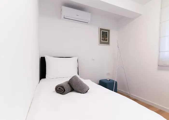 The Pearl Ae 1552 * Zadar